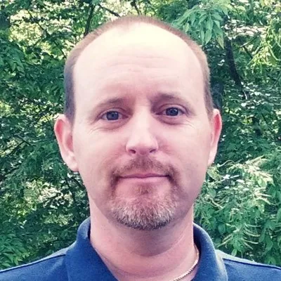 Louis  - marketing manager